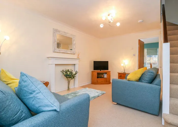 17 Fewster Way