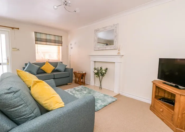 17 Fewster Way